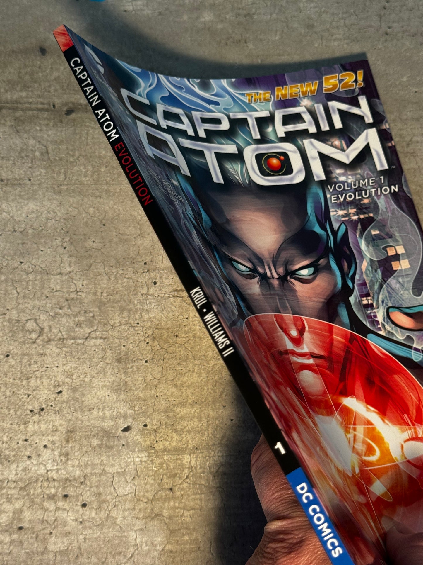2012 - DC Comics - Captain Atom TP #1 - M - Eng 3