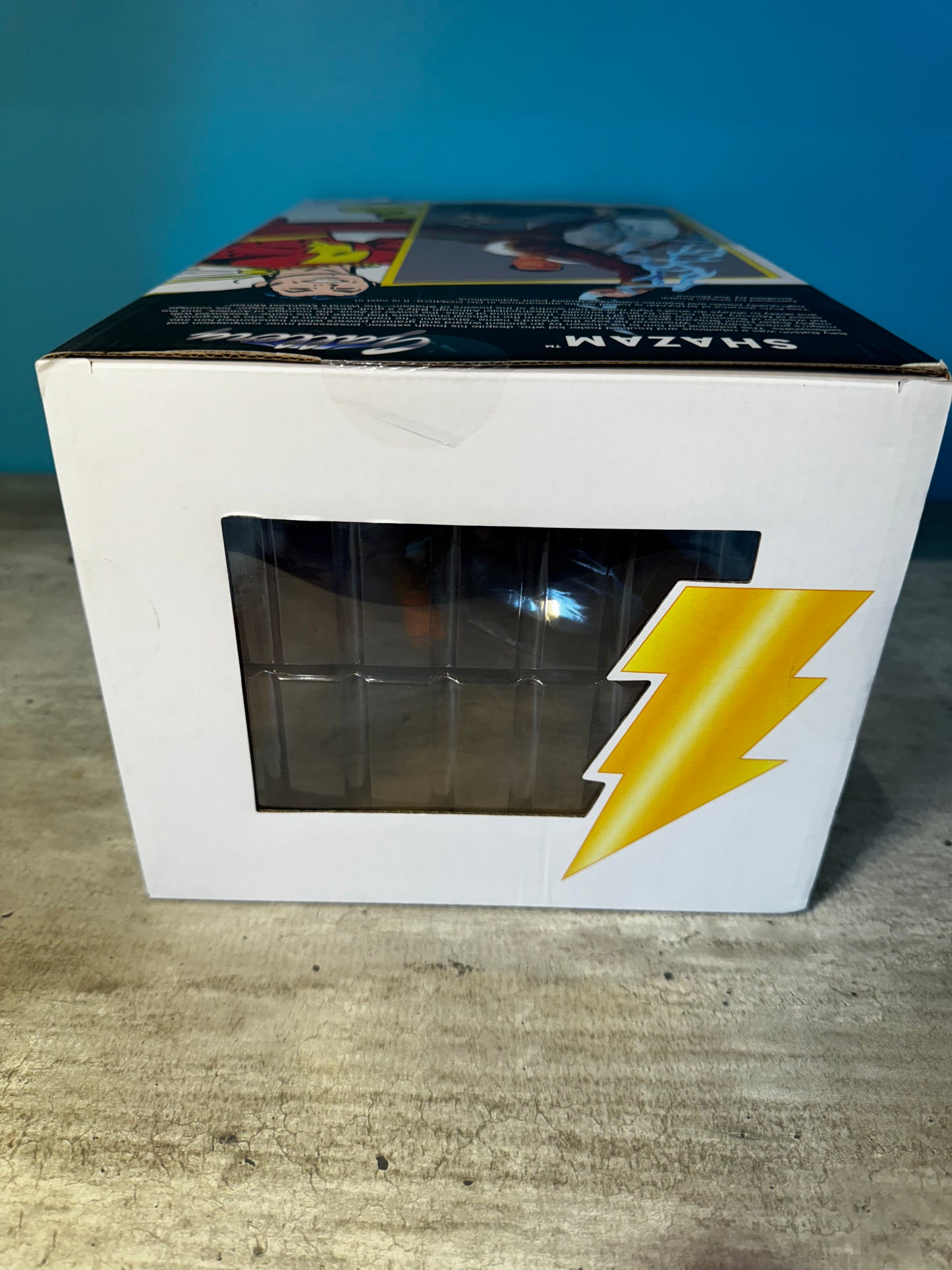 Diamond Select Toys - Shazam 11" Action Figure - DC Collectibles