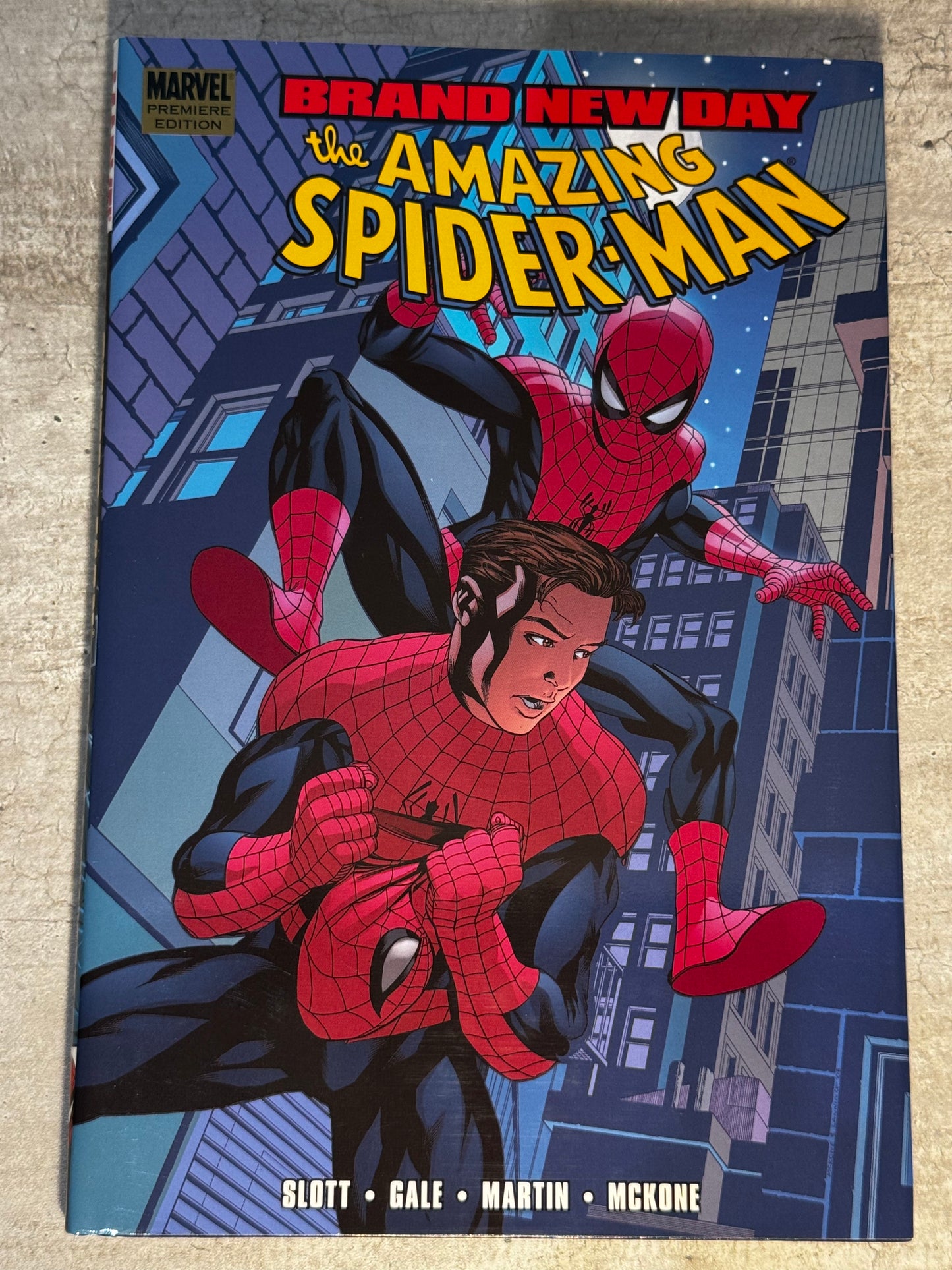 2008 - Marvel Comics - Spider-Man: Brand New Day HC #3 - M - Eng 1