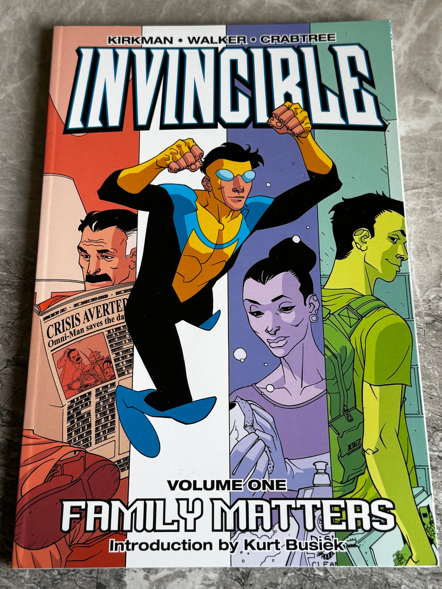 2021 - Image Comics - Invincible TP #1 - Family Matters - Var. B - M - ENG 1