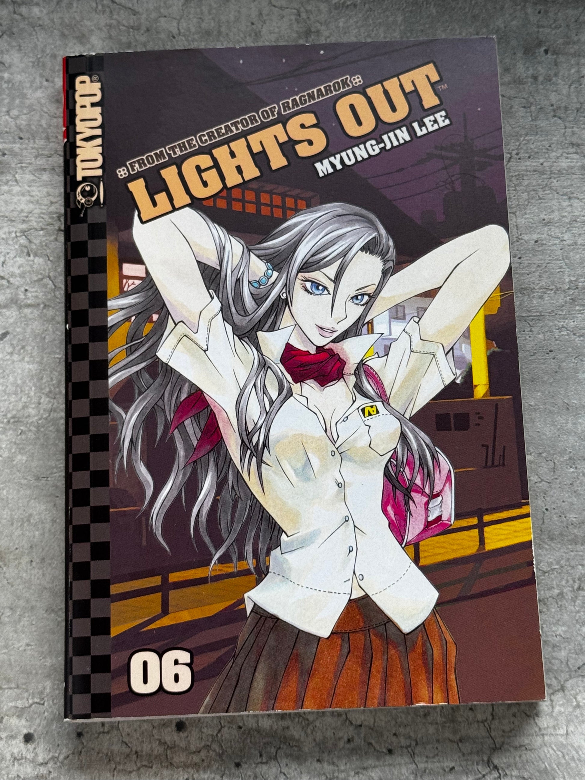 2008 - Lights Out #6 - NM/M - ENG 1
