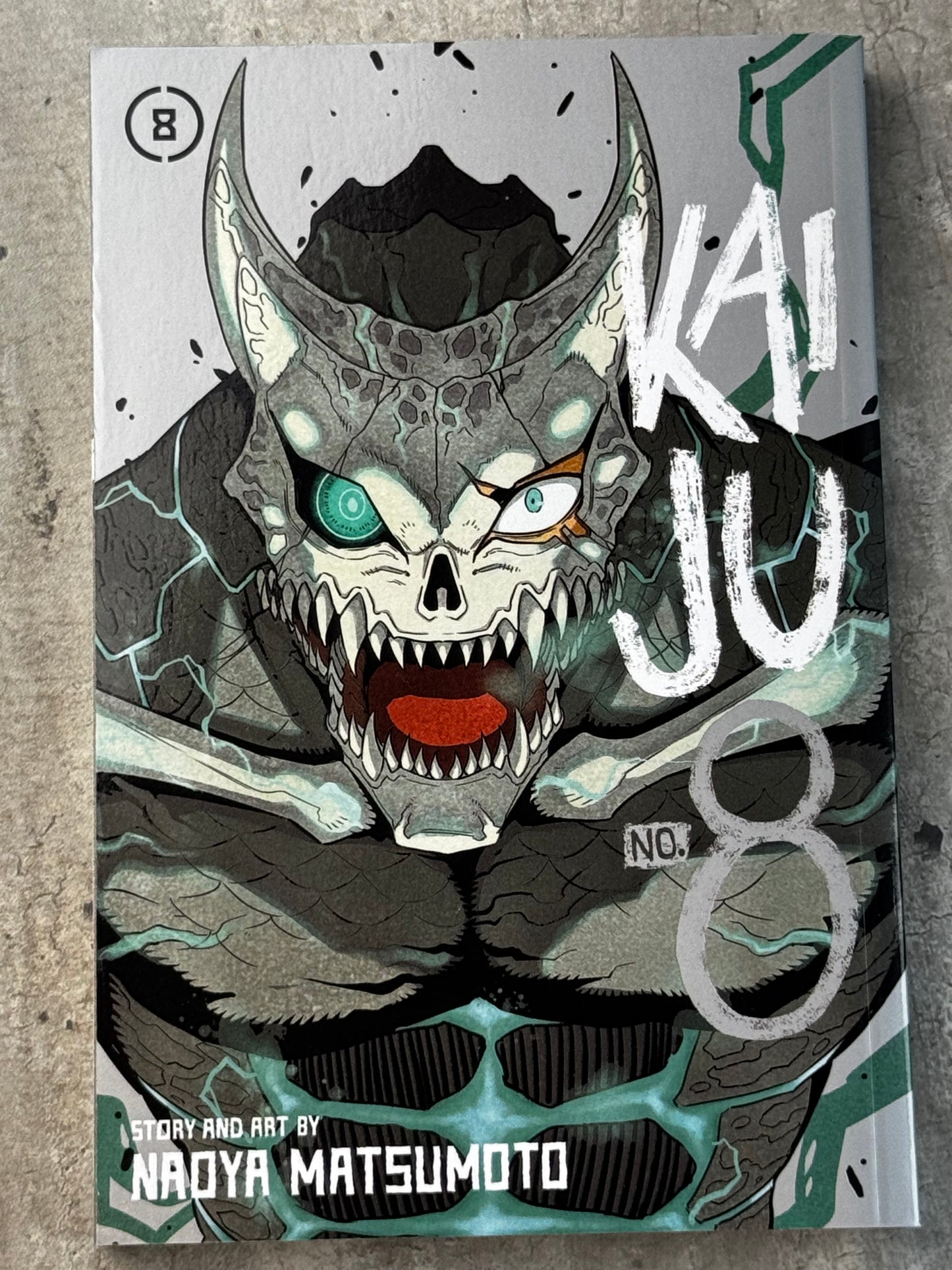 2023 - Kaiju No 8 #8 - M - ENG 1