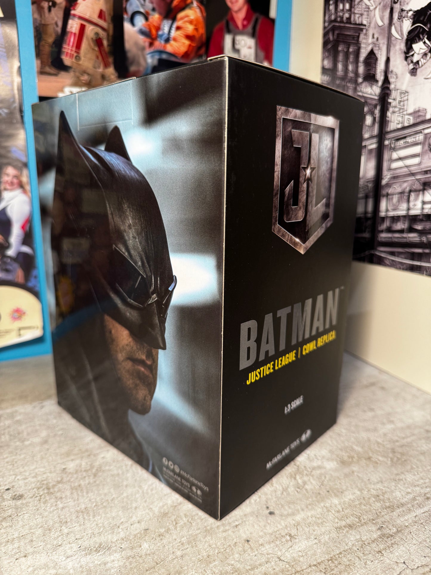 DC Direct 1/3 Scale Batman Justice League - Cowl Replica - M