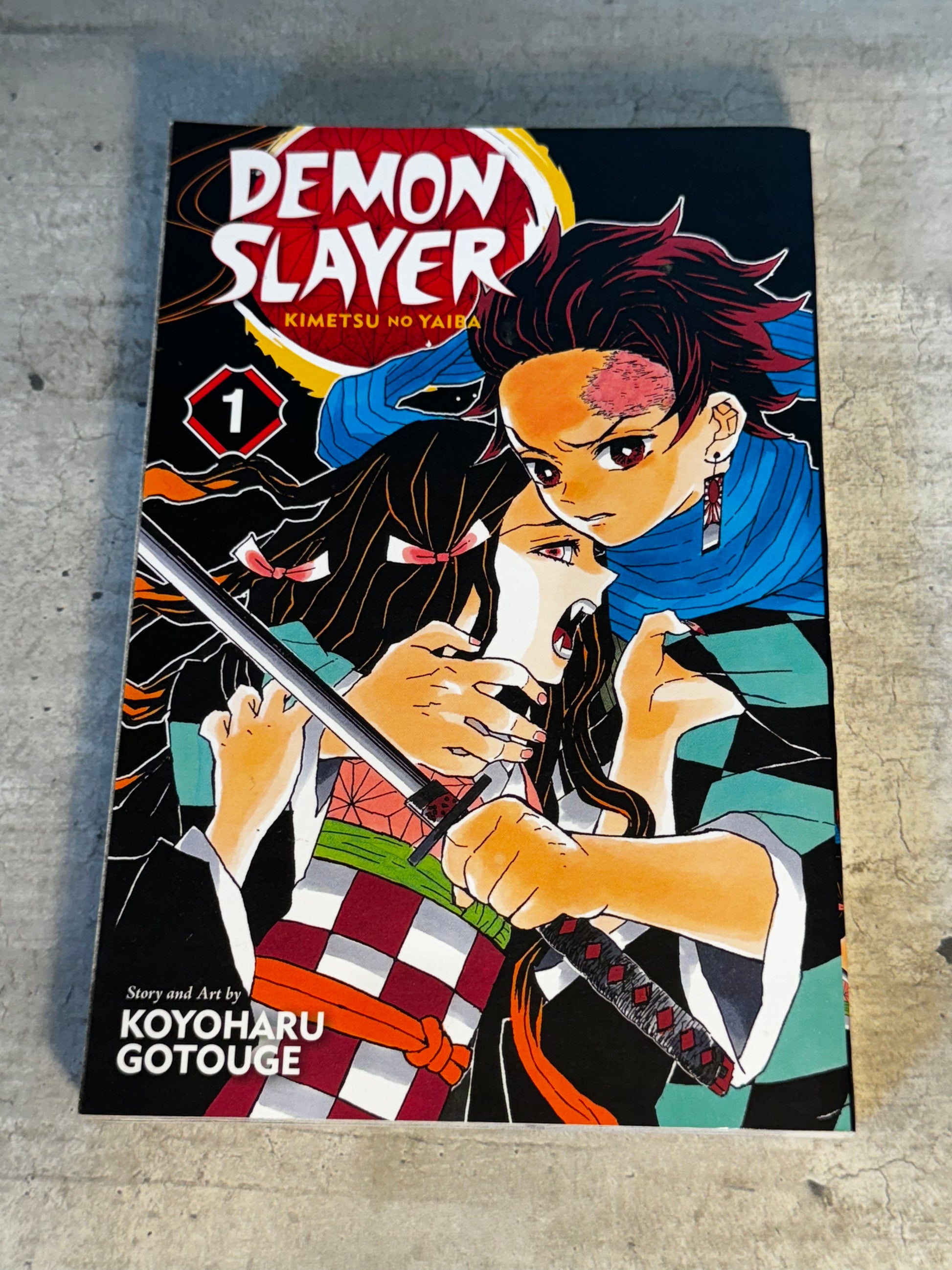 2018 - Viz Comics - Demon Slayer Kimetsu No Yaiba #1 - NM - English 1