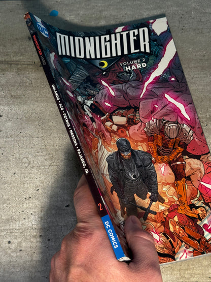 2016 - DC Comics - Midnighter, Vol. 2 HC / TP #2 Var. TP - M - Eng 3
