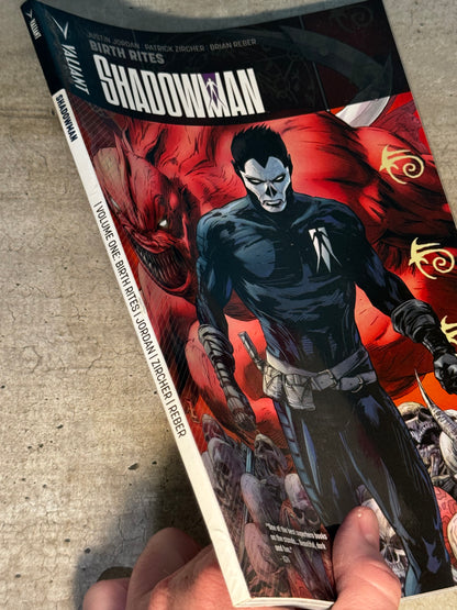 2013 - Valiant Entertainment - Shadowman, Vol. 4 #1 Var. TP - M - Eng 3