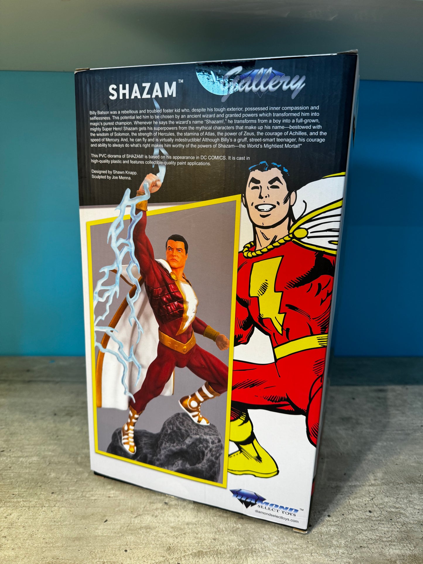 Figura de acción Shazam de 11" de Diamond Select Toys - Coleccionables de DC