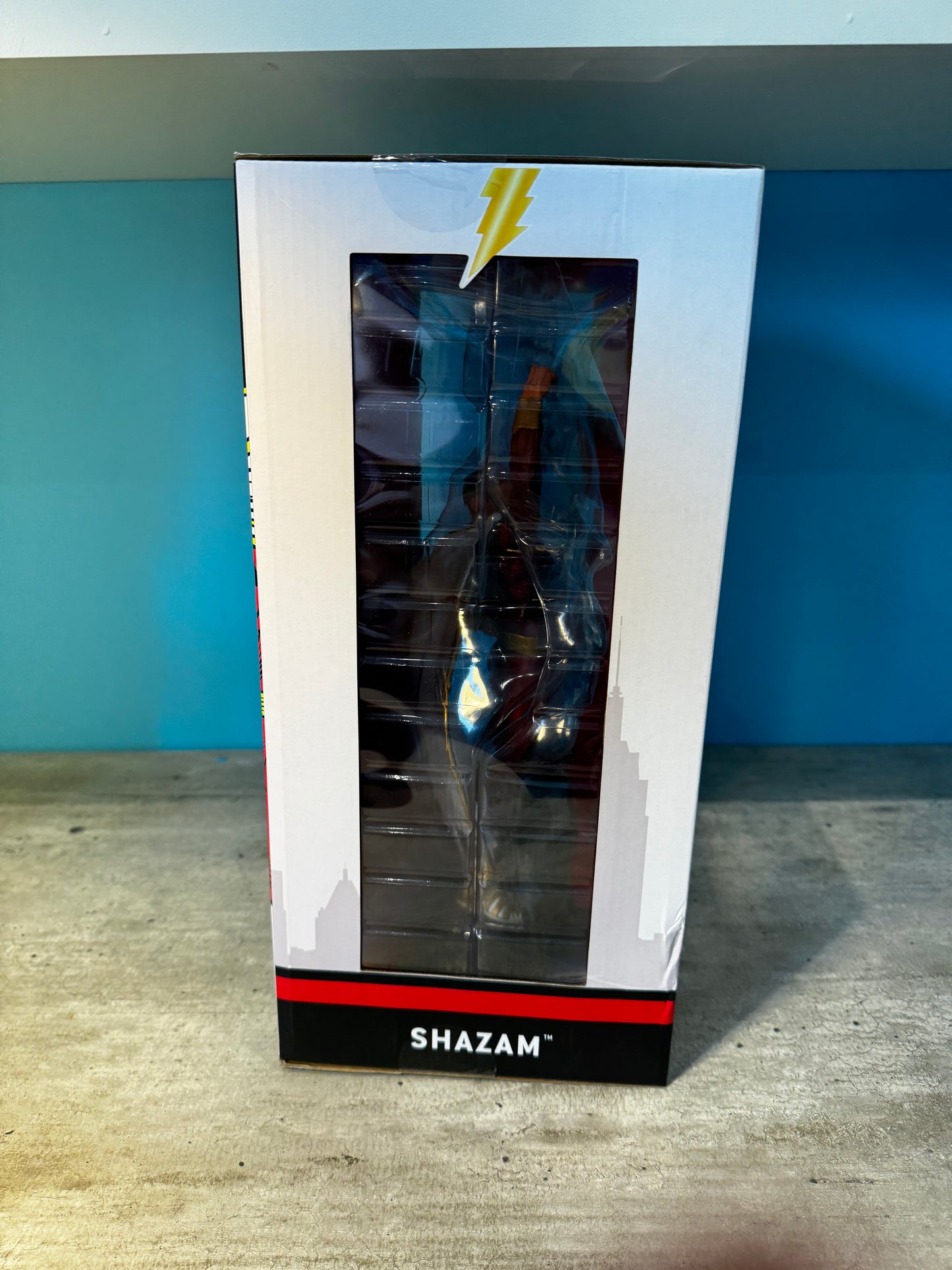 Figura de acción Shazam de 11" de Diamond Select Toys - Coleccionables de DC