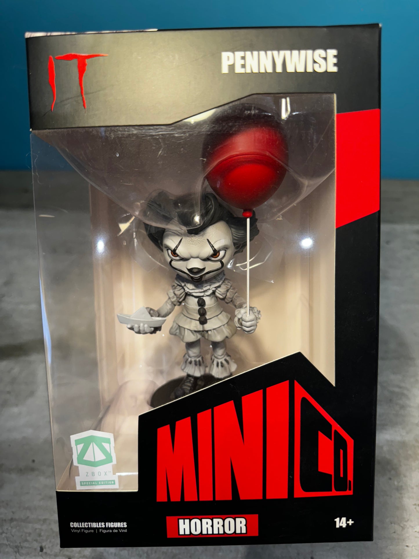 IT - Black & White Pennywise Red Balloon Figure 17cm - MiniCo Horror