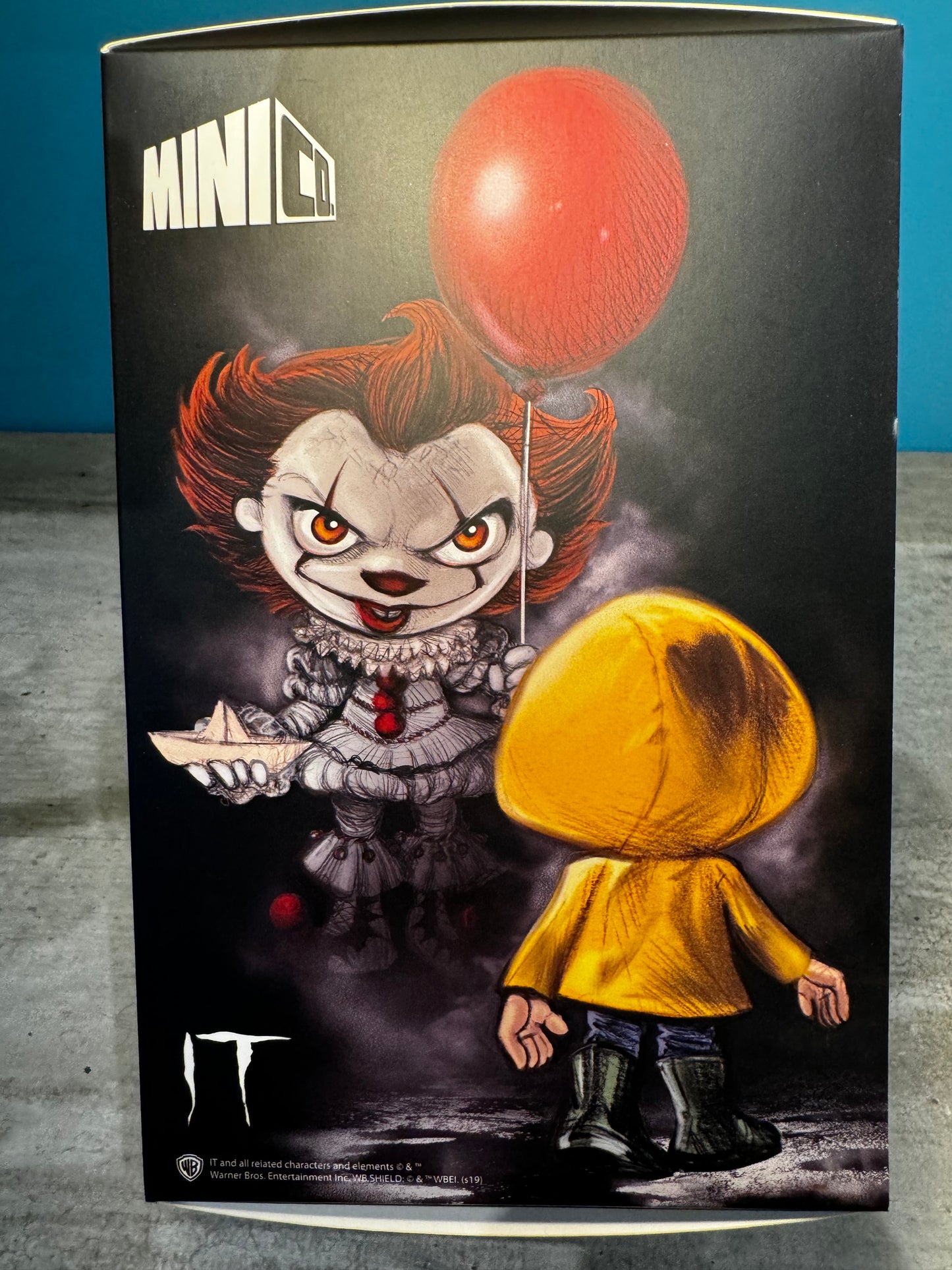 IT - Black & White Pennywise Red Balloon Figure 17cm - MiniCo Horror