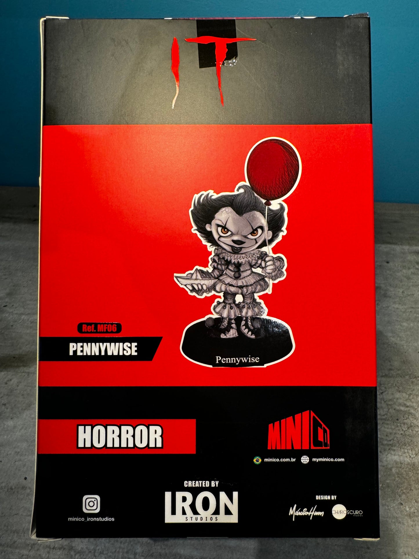 IT - Black & White Pennywise Red Balloon Figure 17cm - MiniCo Horror