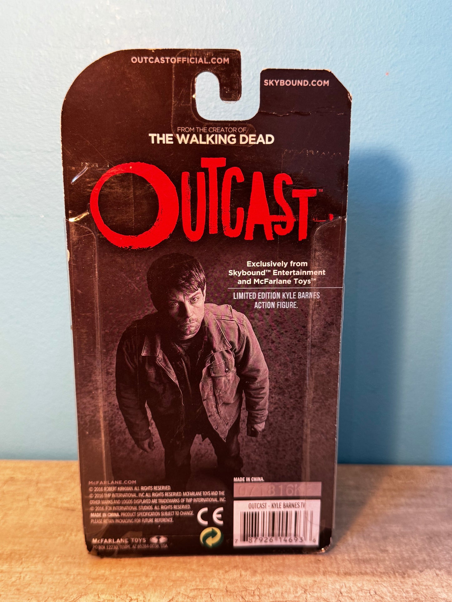 Figura exclusiva de Kyle Barnes de 5" de la serie Bloody Outcast de Skybound, McFarlane