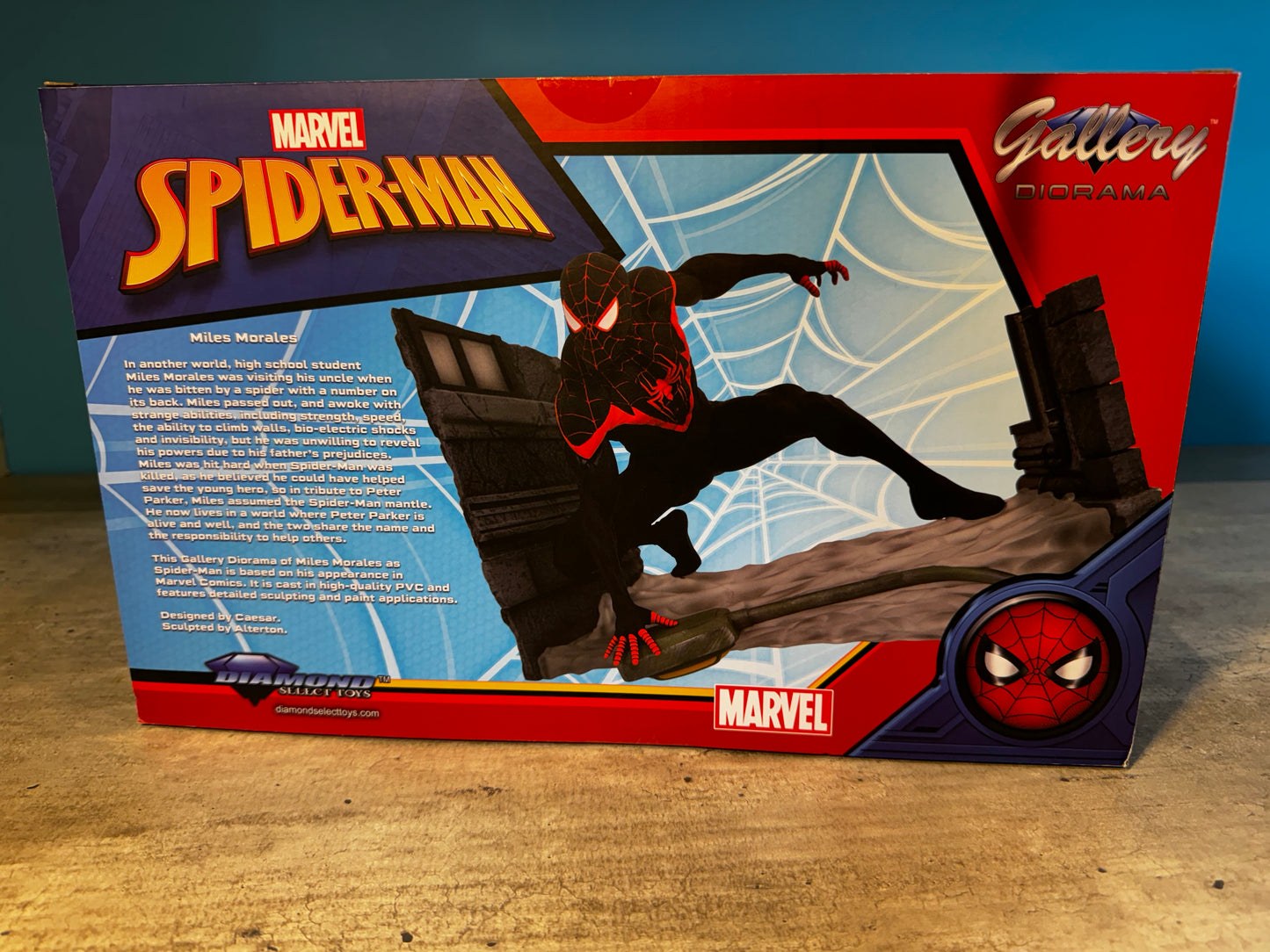 Miles Morales Figure - Spider-Man Gallery Statue Diorama - Diamond Select