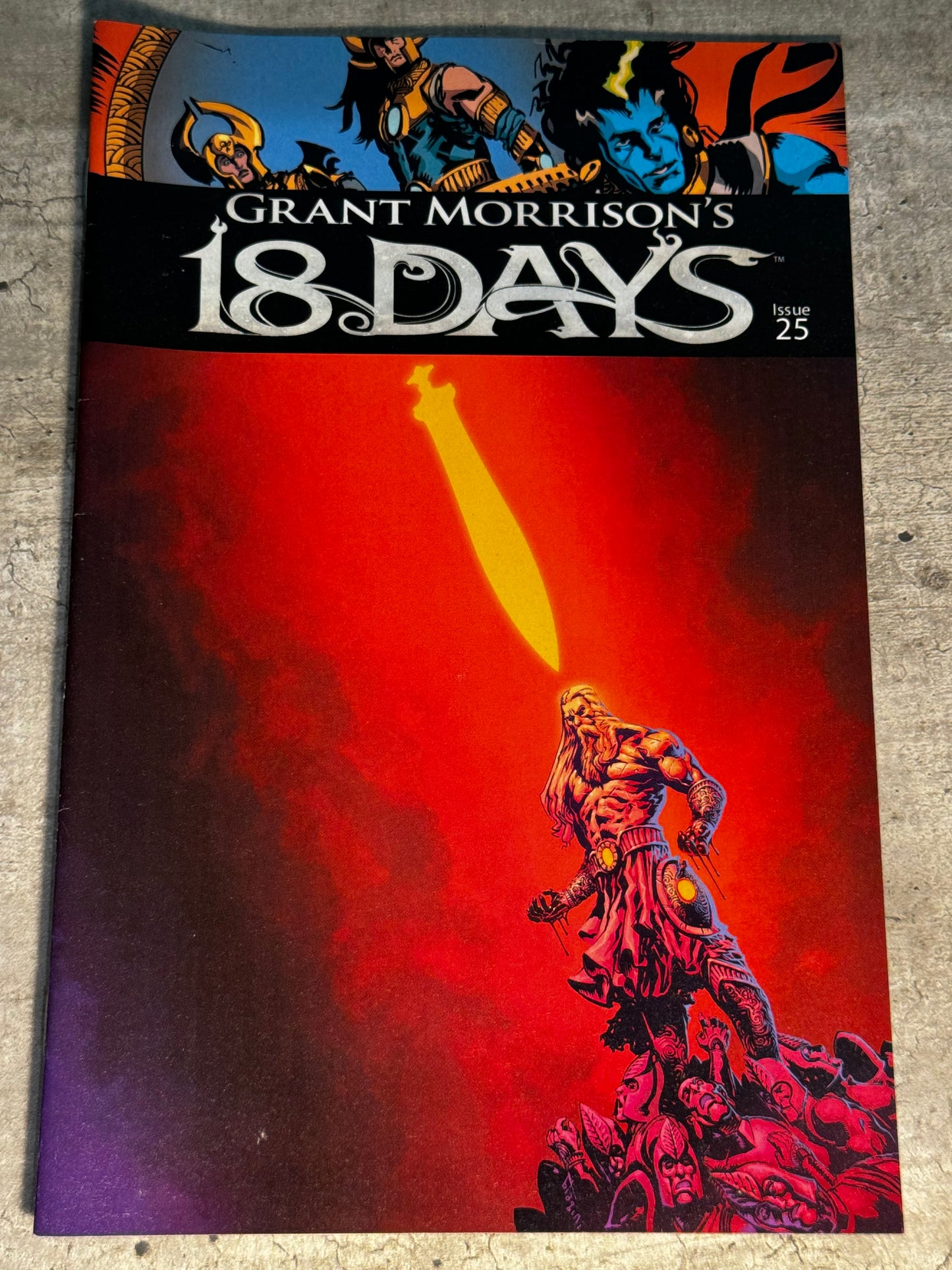 2017 - Graphic India - Grant Morrison's 18 Days #25 Var. A - NM+ - Eng 1