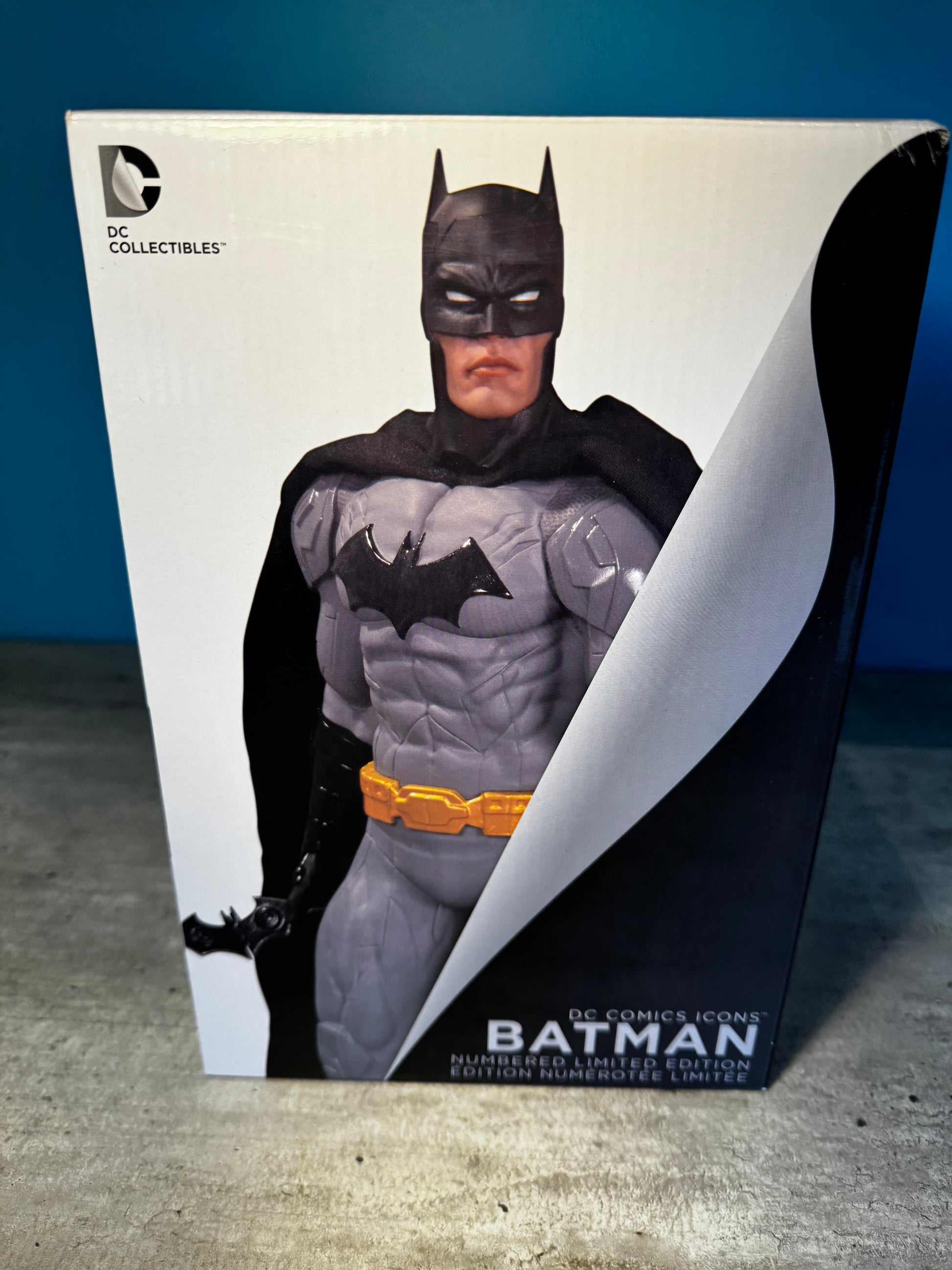 DC Comics: 16 Scale Icons Batman Statue 2