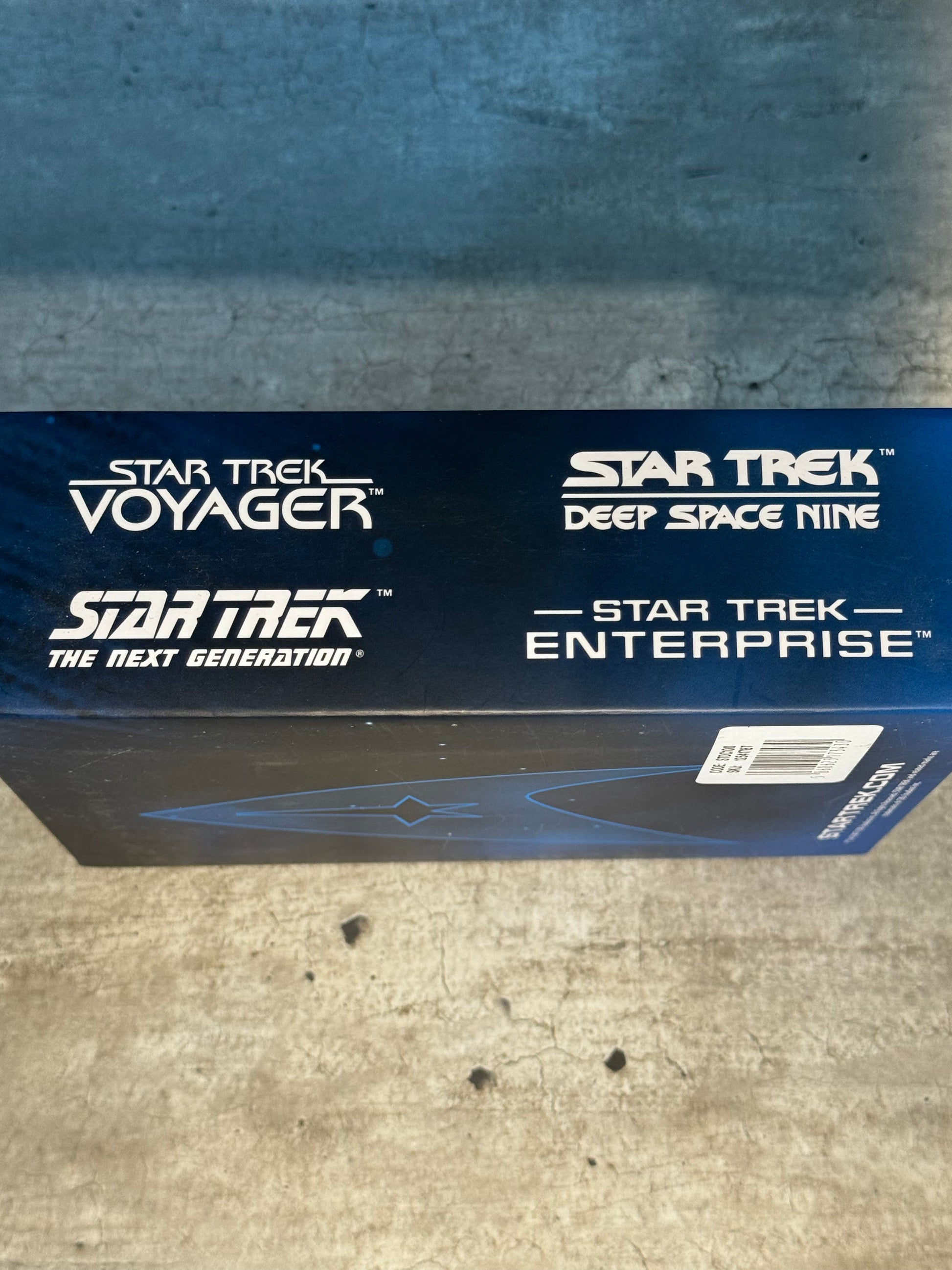 Eaglemoss Star Trek Starships - MAQUIS RAIDER W/MAG ISSUE 28 2