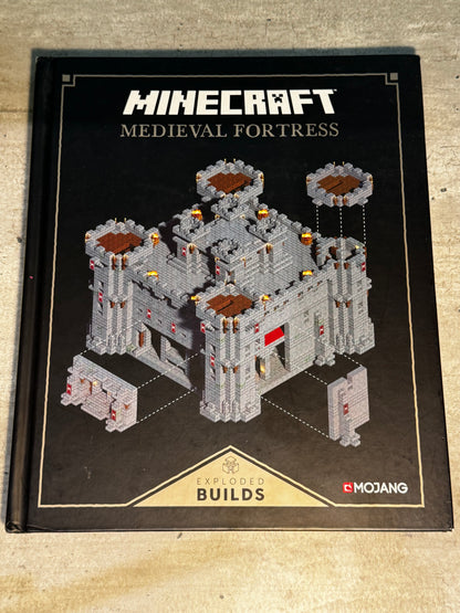 2016 - Egmont - Minecraft - Medieval Fortress #1 - NM+ - Eng 1