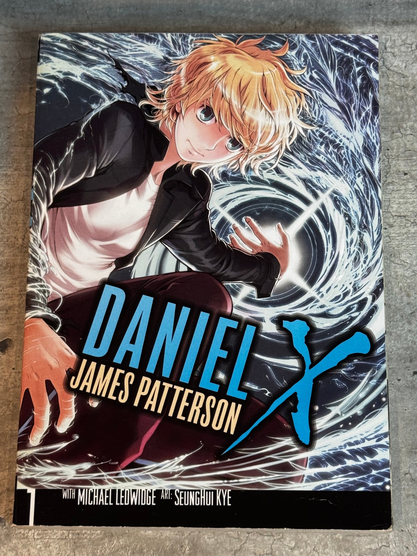 2010 - Yen Press - Daniel X: The Manga #1 - VF+ - Eng 1