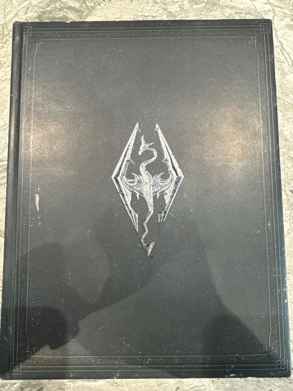 2011 - The Elder Scrolls v Skyrim Collector’s Edition Art Book Leatherbound Hardcover - NM/M - Eng 1