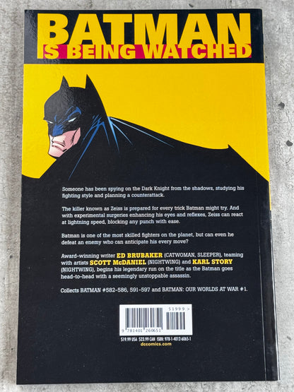 2016 - Batman By Ed Brubaker TP #1 - M - ENG 2